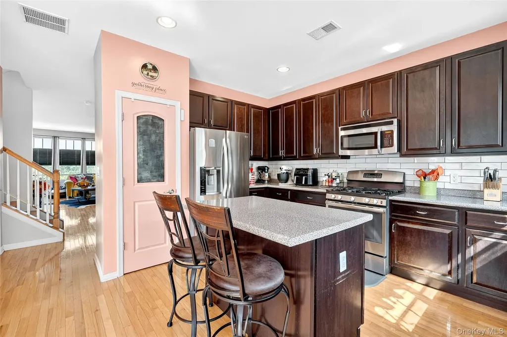 212 Hawthorn Way New Windsor NY 12553