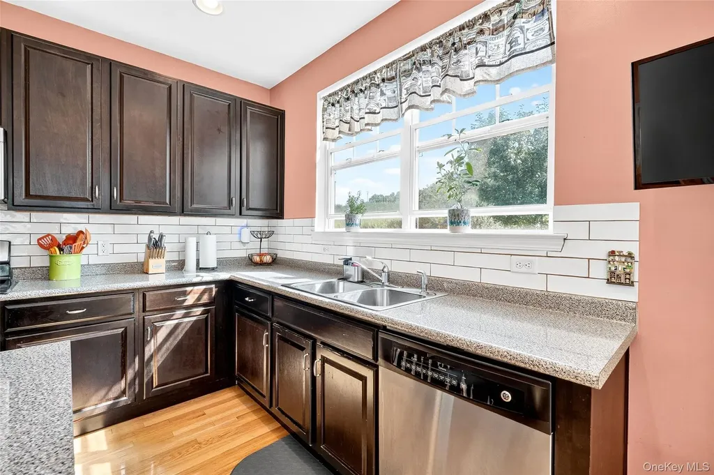212 Hawthorn Way New Windsor NY 12553