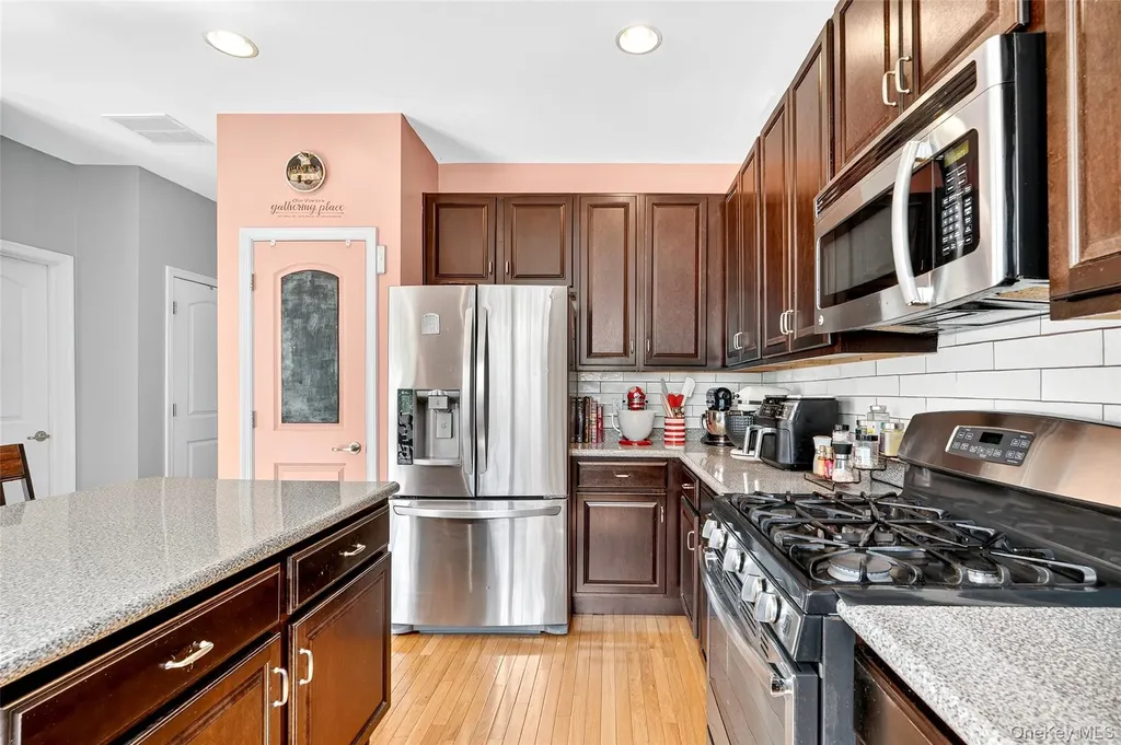 212 Hawthorn Way New Windsor NY 12553