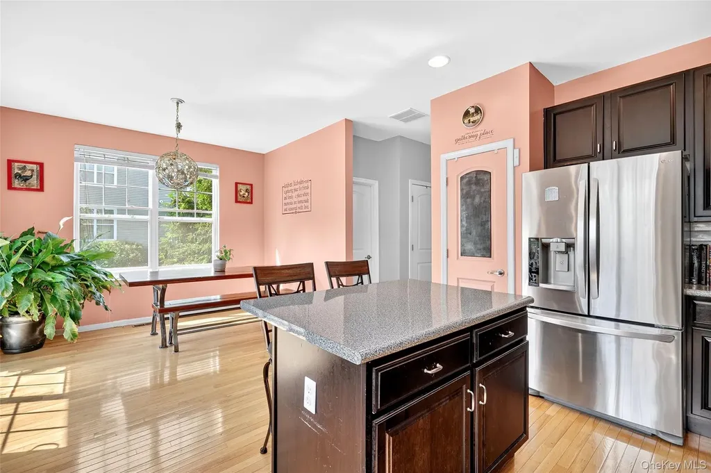 212 Hawthorn Way New Windsor NY 12553