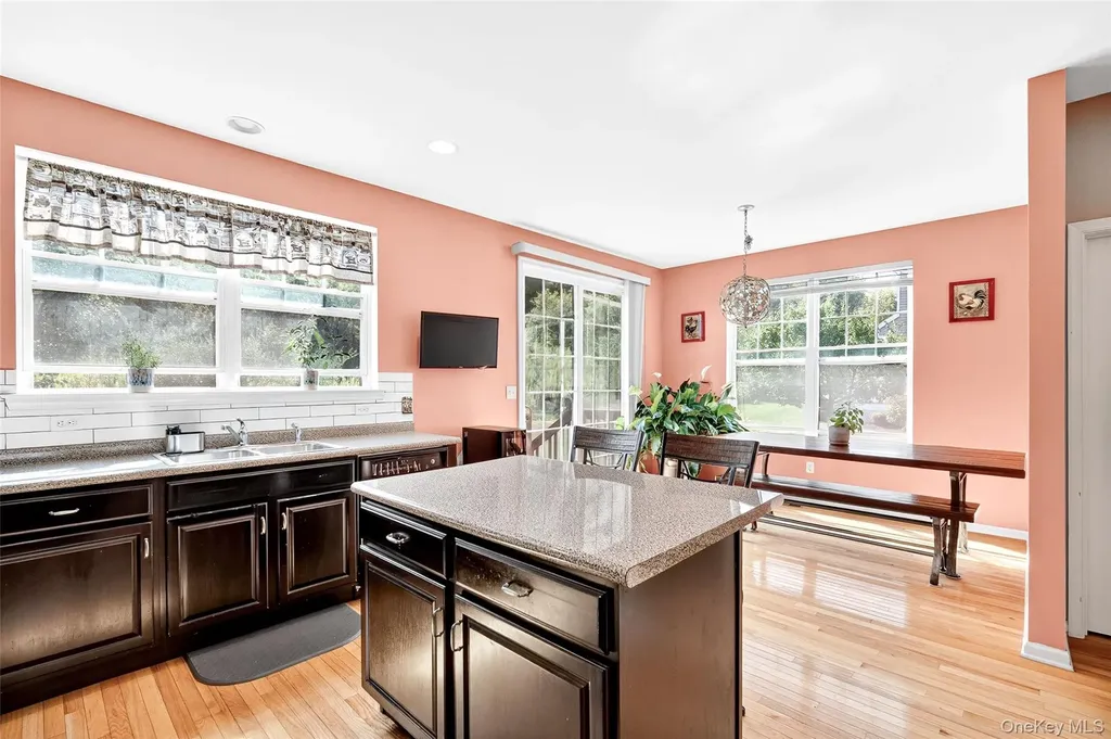 212 Hawthorn Way New Windsor NY 12553