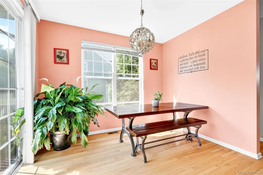 212 Hawthorn Way New Windsor NY 12553