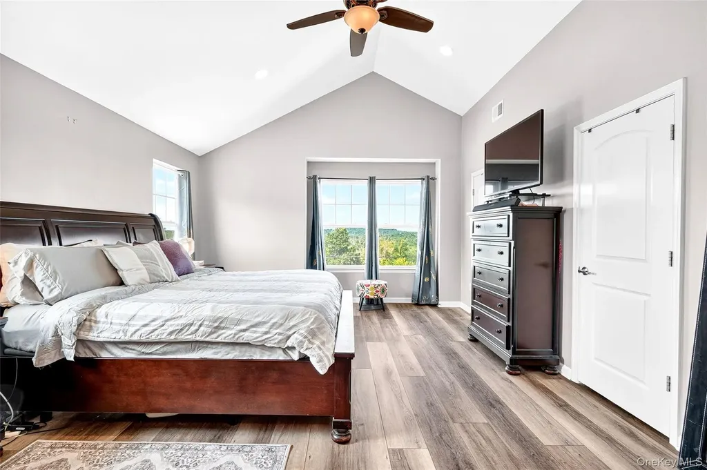 212 Hawthorn Way New Windsor NY 12553