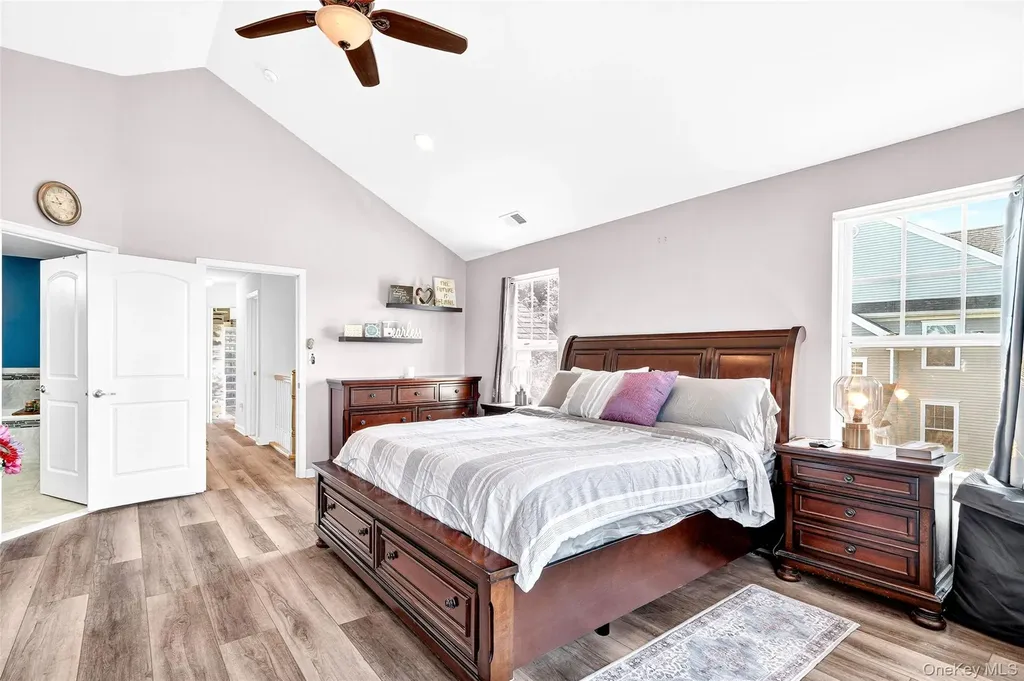 212 Hawthorn Way New Windsor NY 12553