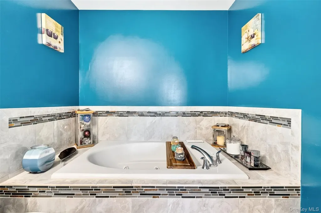 212 Hawthorn Way New Windsor NY 12553