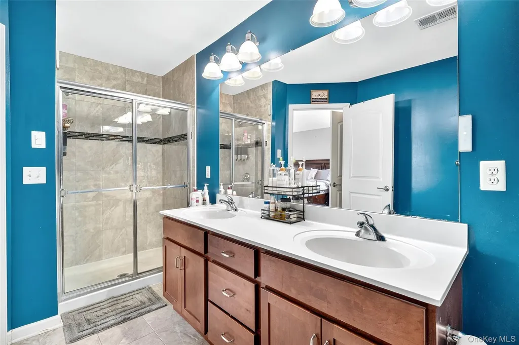 212 Hawthorn Way New Windsor NY 12553