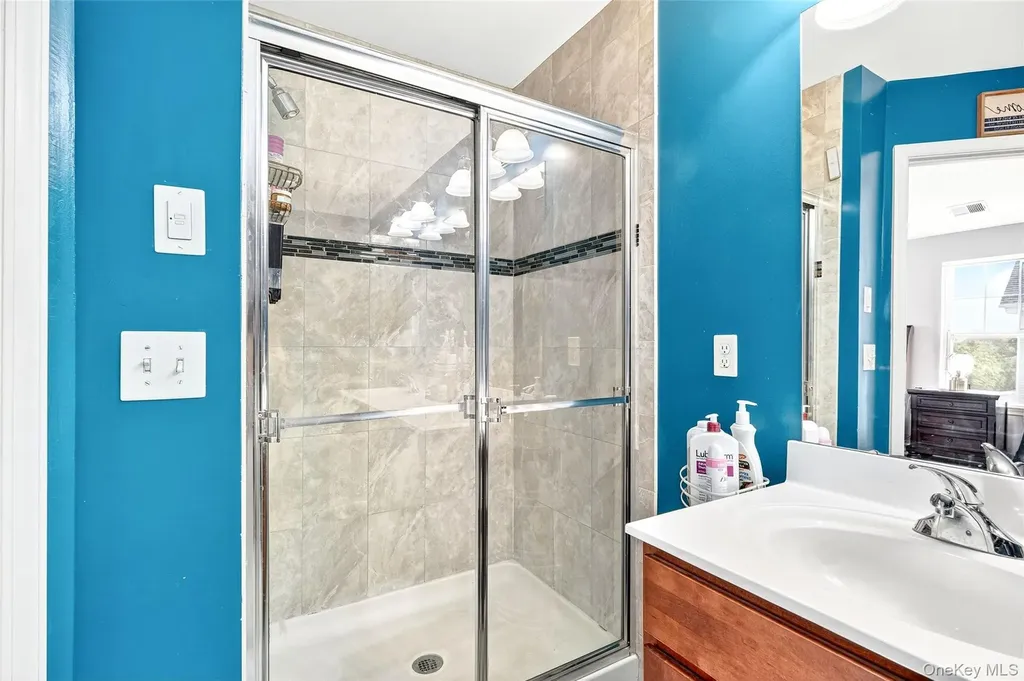 212 Hawthorn Way New Windsor NY 12553