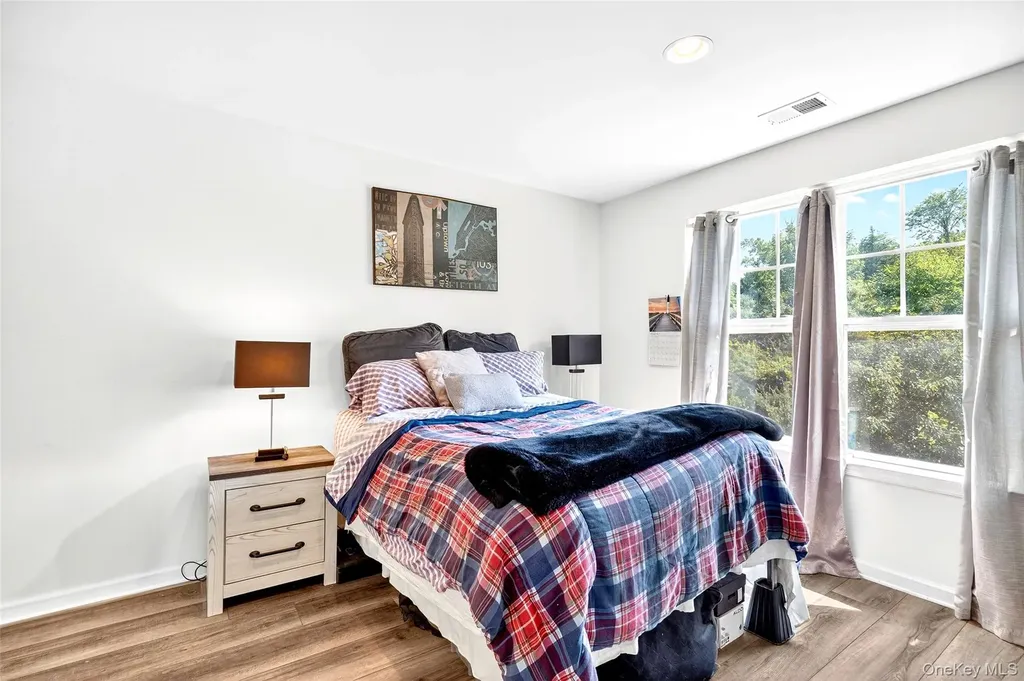 212 Hawthorn Way New Windsor NY 12553