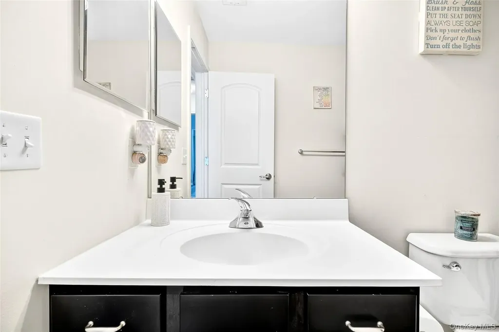212 Hawthorn Way New Windsor NY 12553