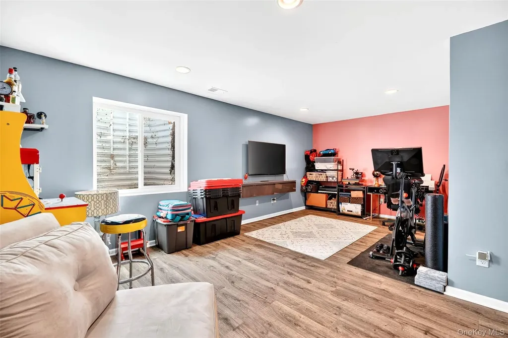 212 Hawthorn Way New Windsor NY 12553