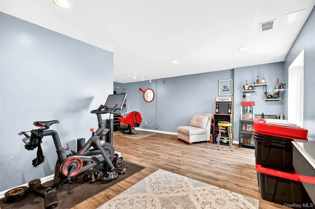 212 Hawthorn Way New Windsor NY 12553