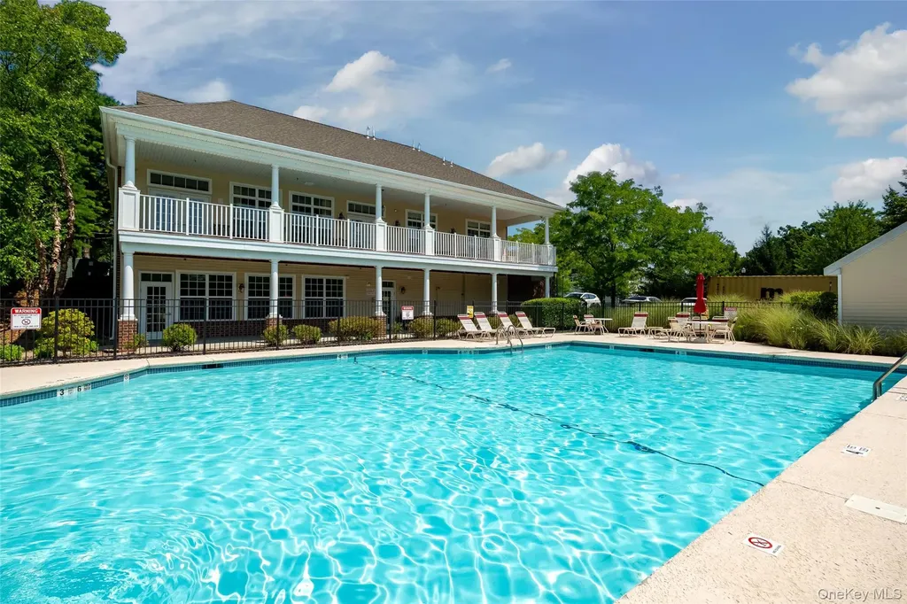 212 Hawthorn Way New Windsor NY 12553