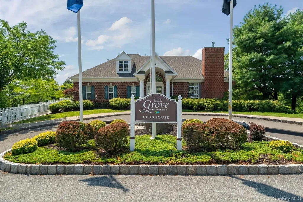 212 Hawthorn Way New Windsor NY 12553