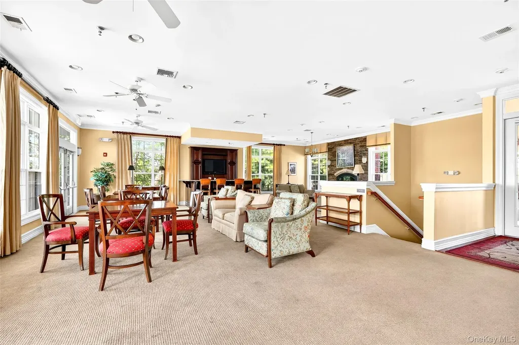 212 Hawthorn Way New Windsor NY 12553