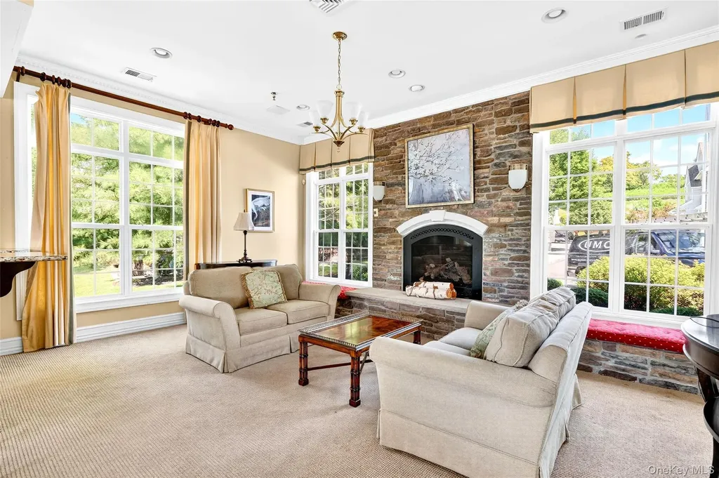 212 Hawthorn Way New Windsor NY 12553