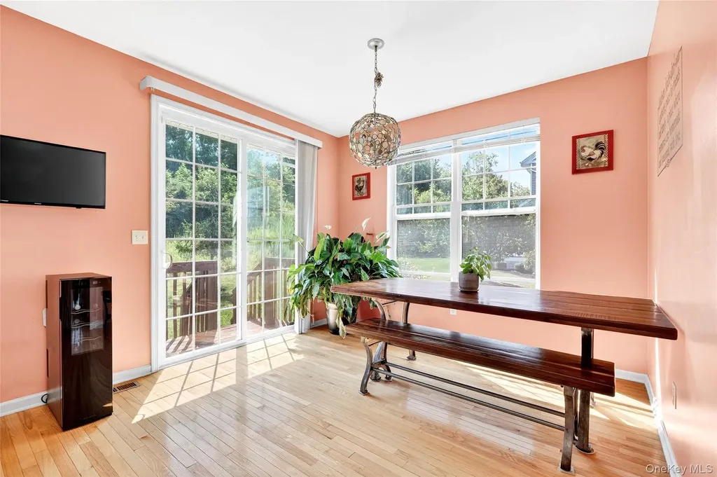 212 Hawthorn Way New Windsor NY 12553