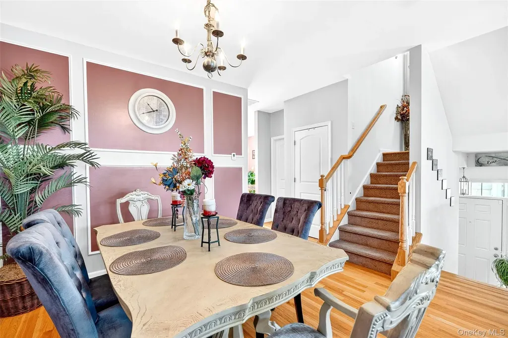 212 Hawthorn Way New Windsor NY 12553