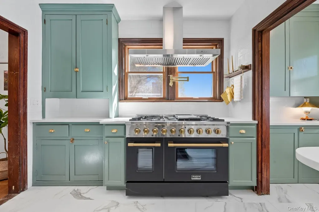 4547 Delafield Avenue Bronx NY 10471