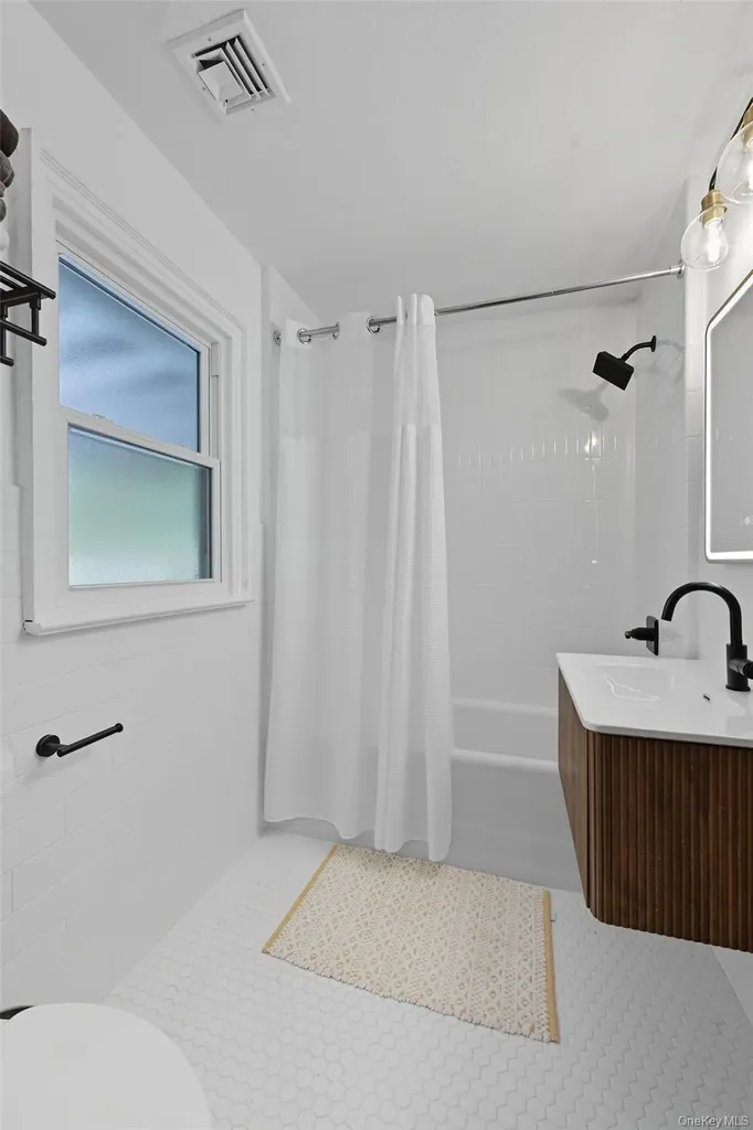 4547 Delafield Avenue Bronx NY 10471