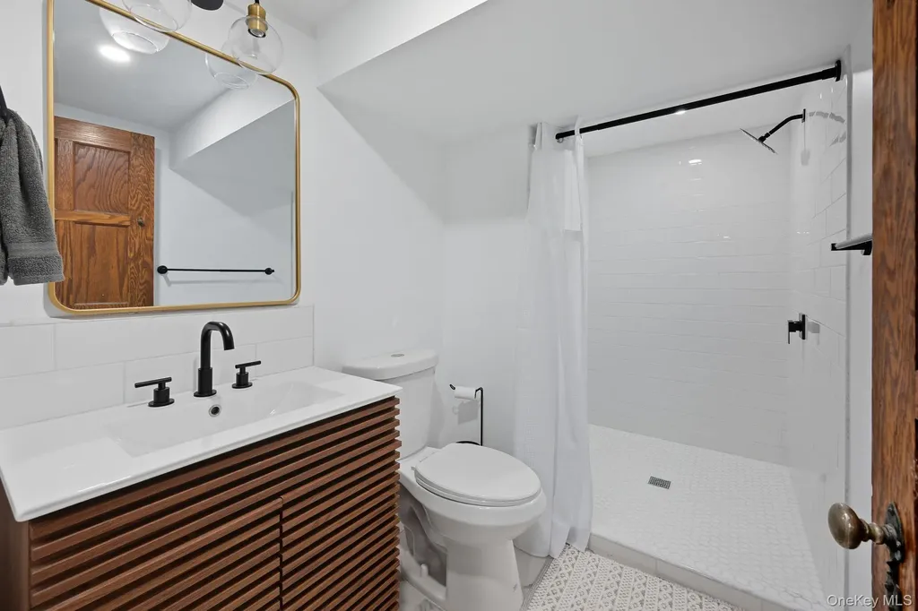 4547 Delafield Avenue Bronx NY 10471