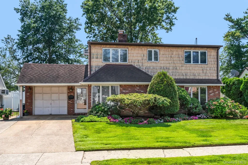 12 Coachman Lane Levittown NY 11756