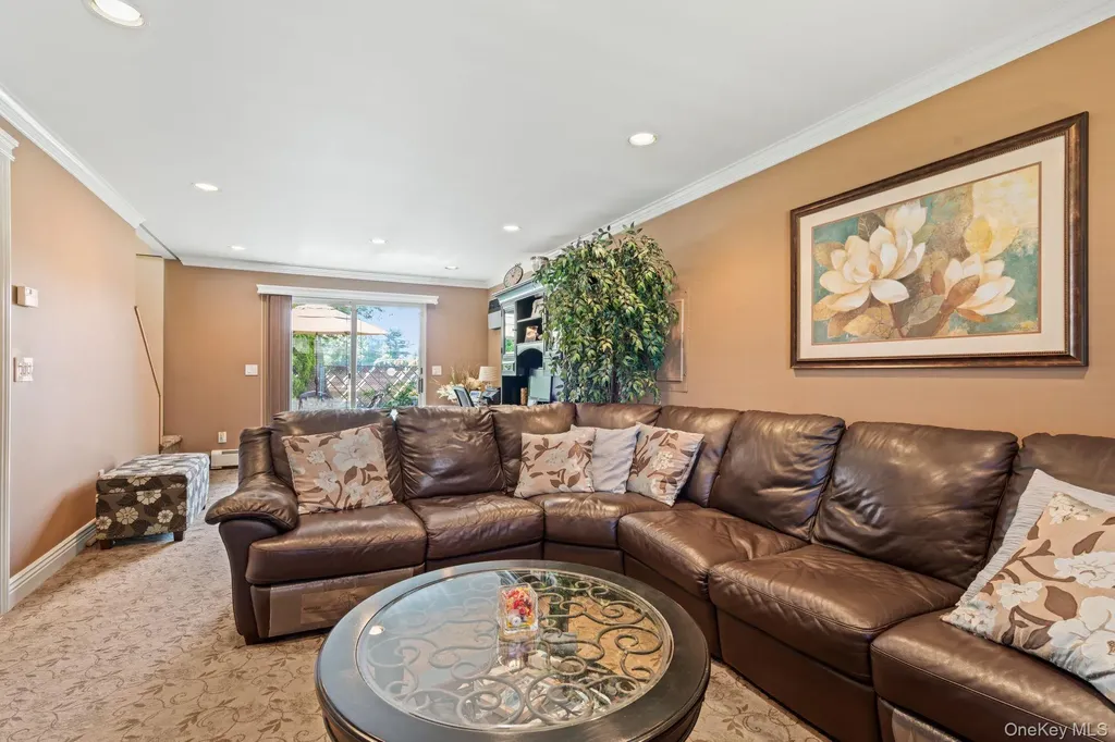 12 Coachman Lane Levittown NY 11756