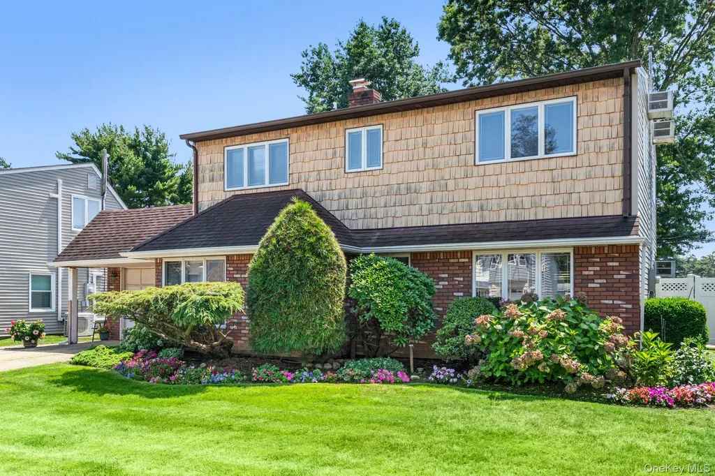 12 Coachman Lane Levittown NY 11756