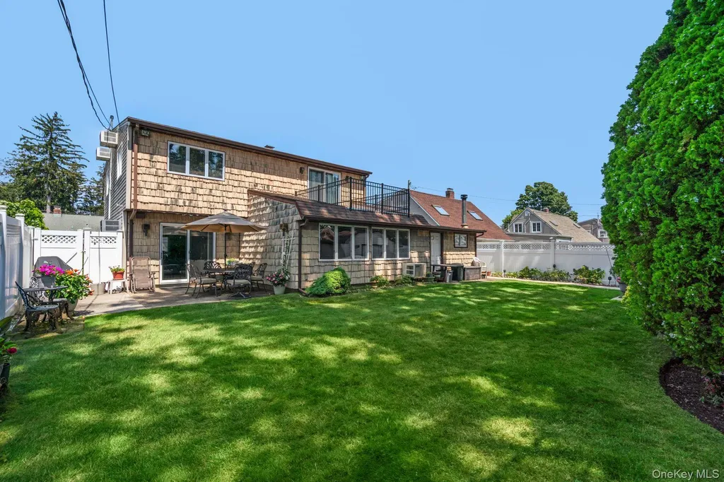 12 Coachman Lane Levittown NY 11756