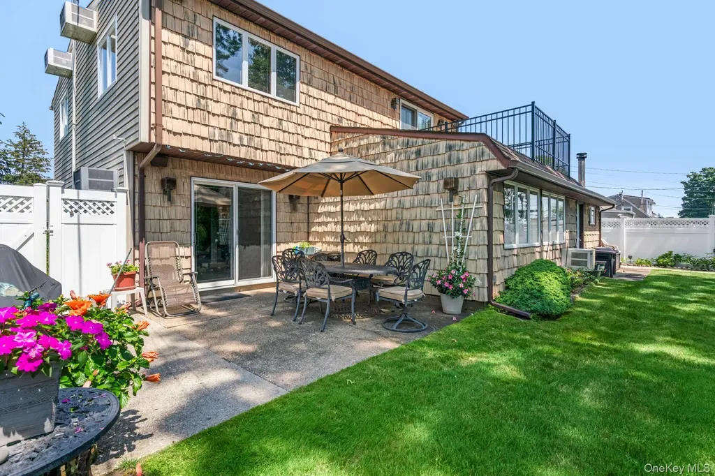12 Coachman Lane Levittown NY 11756
