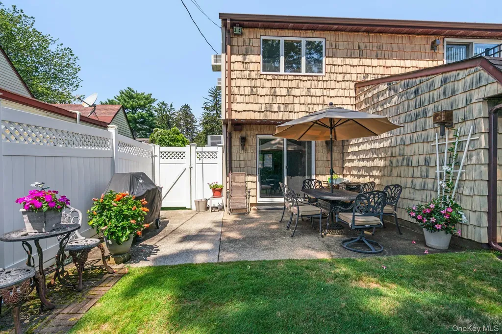 12 Coachman Lane Levittown NY 11756