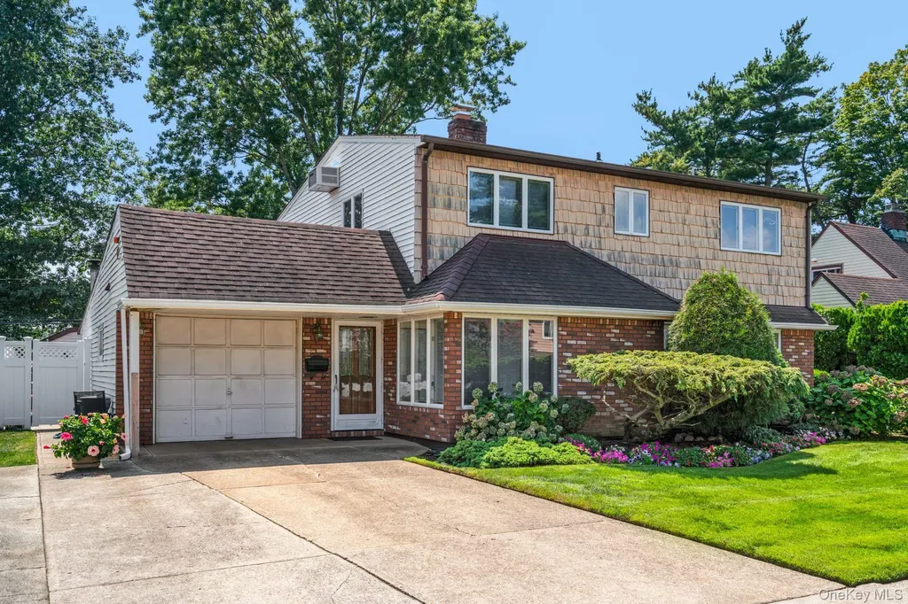 12 Coachman Lane Levittown NY 11756