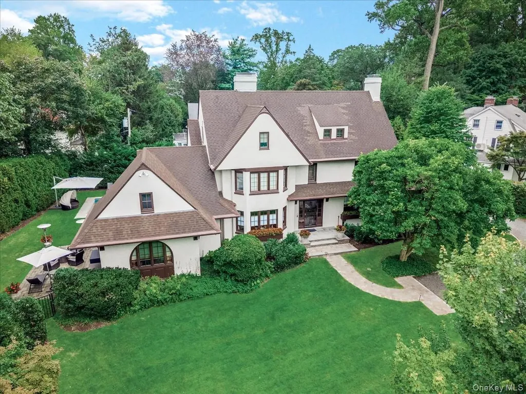 14 Magnolia Drive Great Neck NY 11021