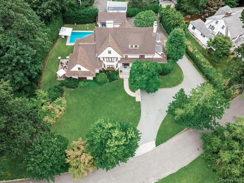 14 Magnolia Drive Great Neck NY 11021