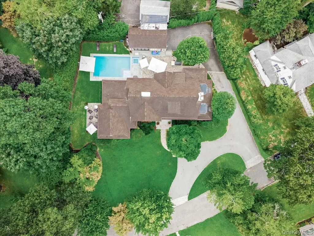 14 Magnolia Drive Great Neck NY 11021