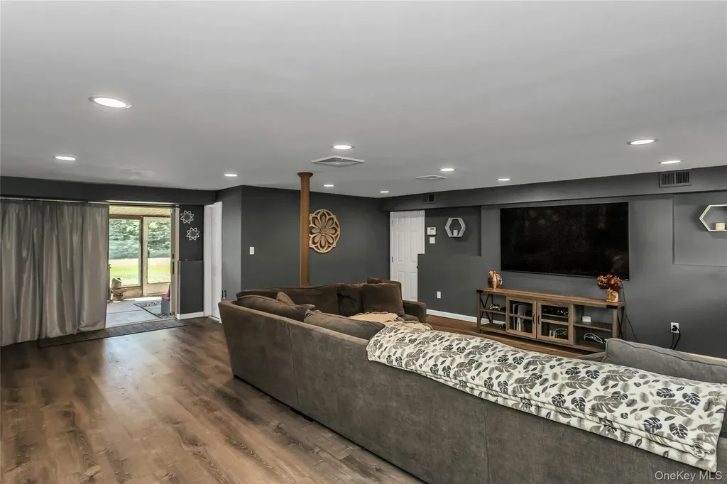 3 Harrow Lane Old Bethpage NY 11804