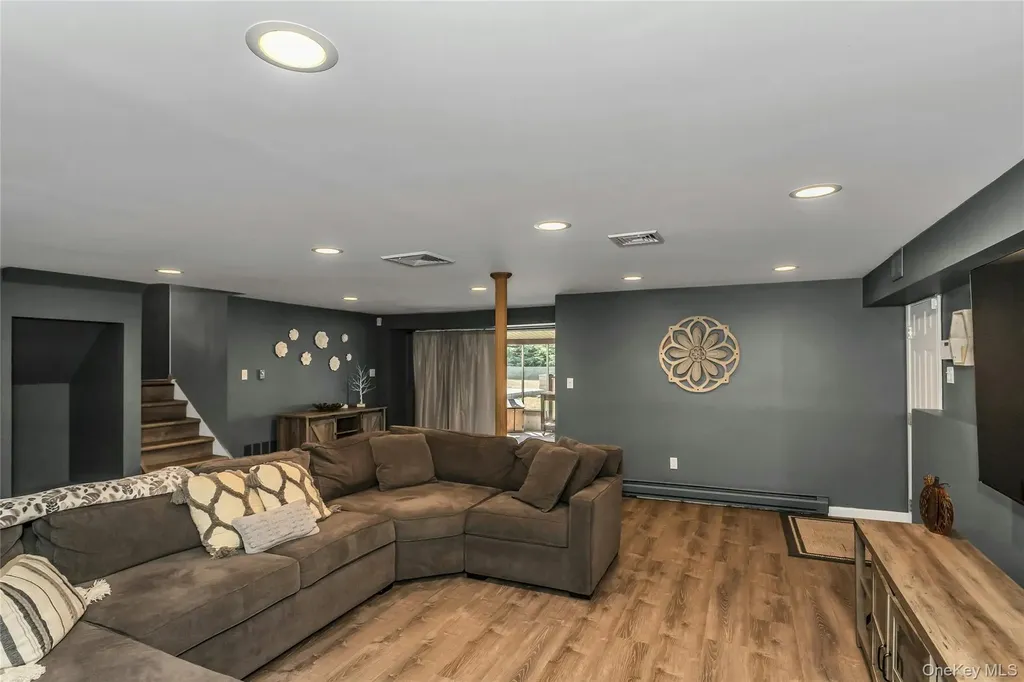 3 Harrow Lane Old Bethpage NY 11804
