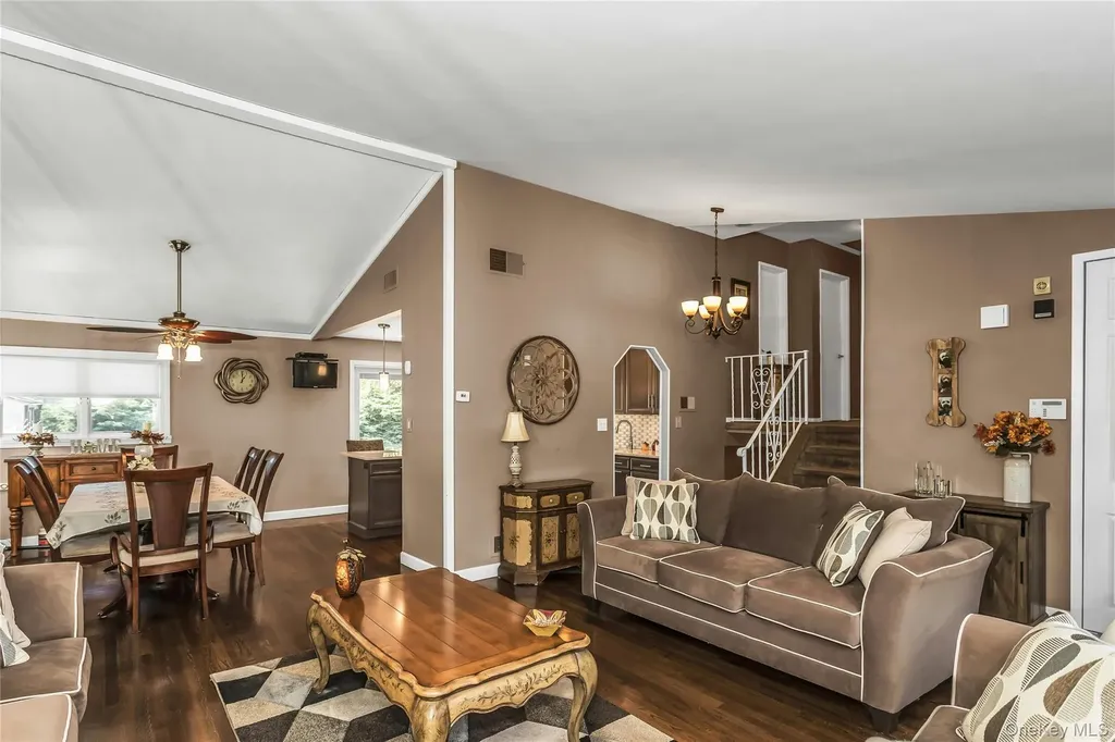 3 Harrow Lane Old Bethpage NY 11804