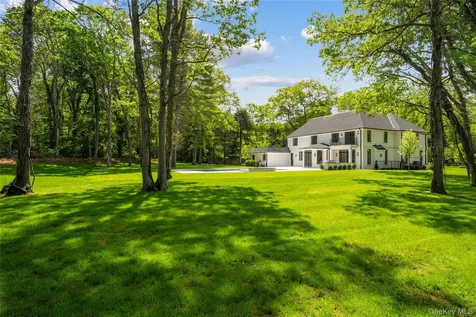 12 Quaker Ridge Drive Brookville NY 11545