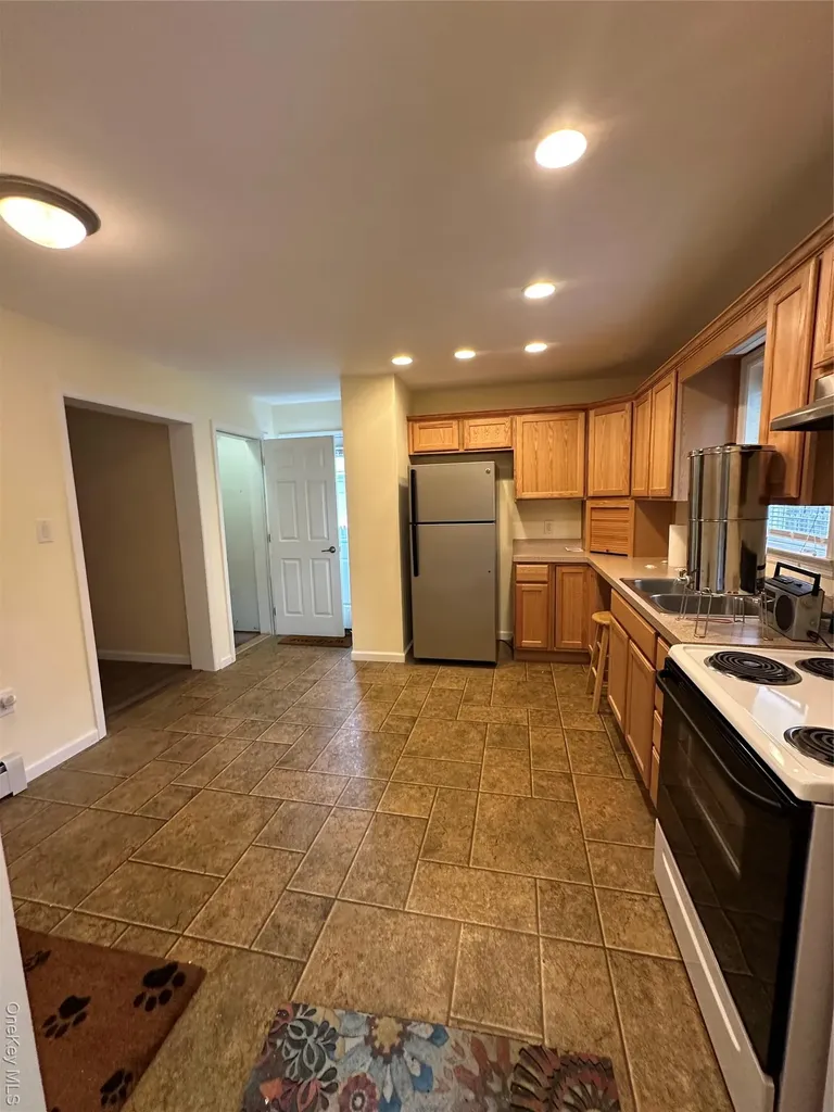 161 Washington Drive Mastic Beach NY 11951