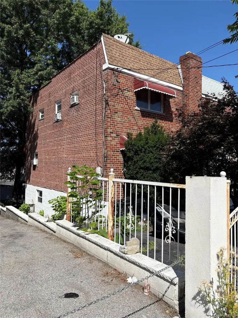 931 E 232nd Street Bronx NY 10466