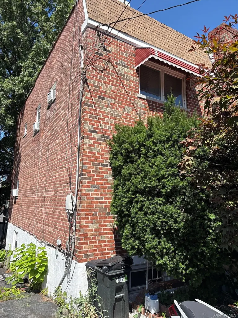 931 E 232nd Street Bronx NY 10466