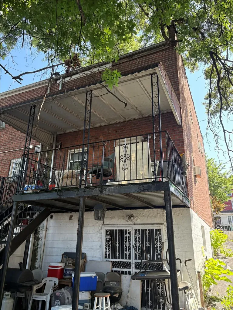 931 E 232nd Street Bronx NY 10466