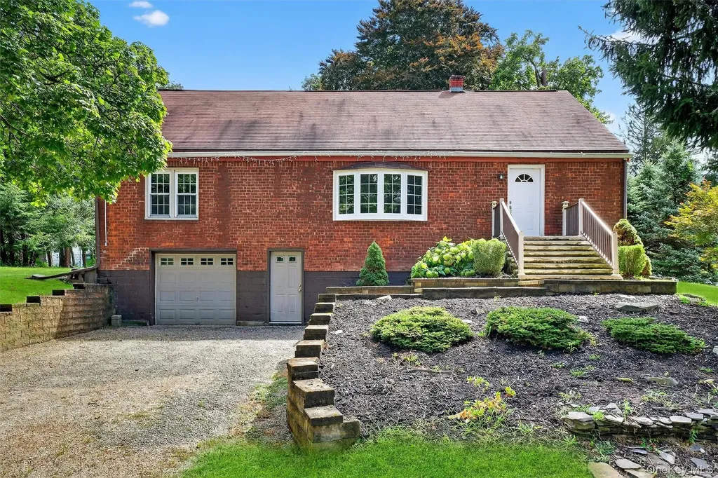 2 Treadwell Circle Poughkeepsie NY 12601