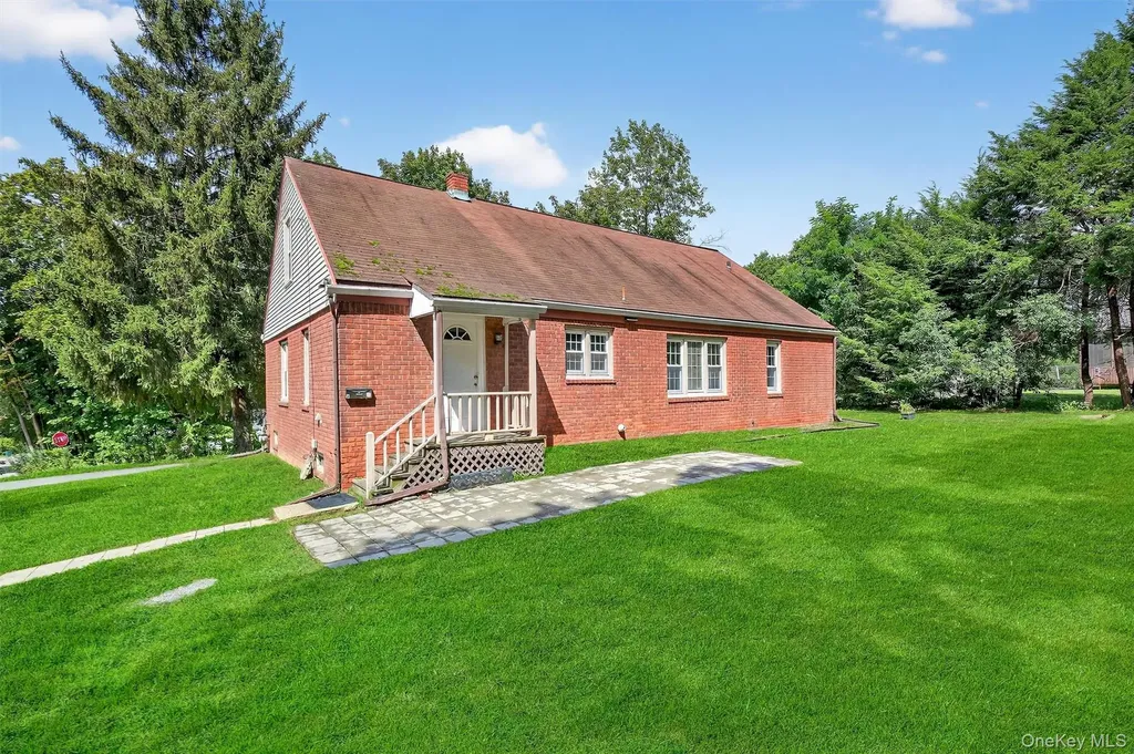 2 Treadwell Circle Poughkeepsie NY 12601
