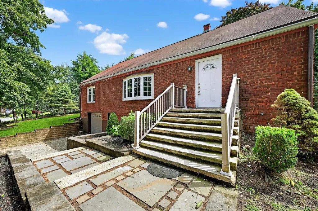 2 Treadwell Circle Poughkeepsie NY 12601