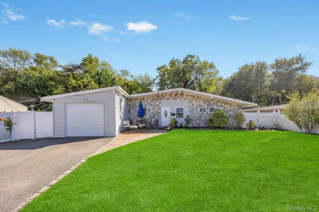 42 Richmond Street Islip NY 11751