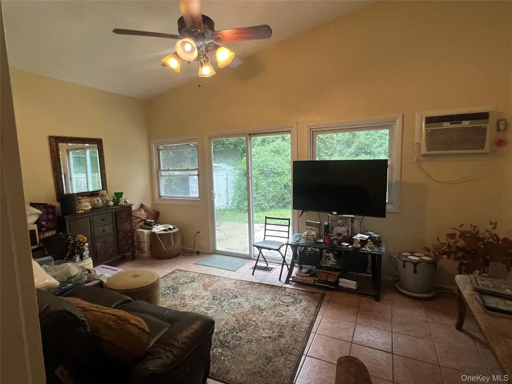 42 Richmond Street Islip NY 11751