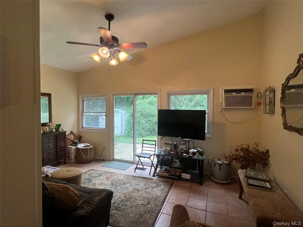 42 Richmond Street Islip NY 11751