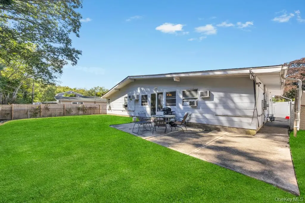 42 Richmond Street Islip NY 11751
