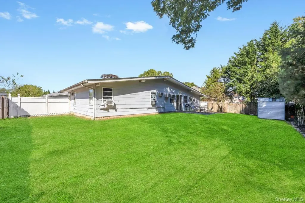 42 Richmond Street Islip NY 11751